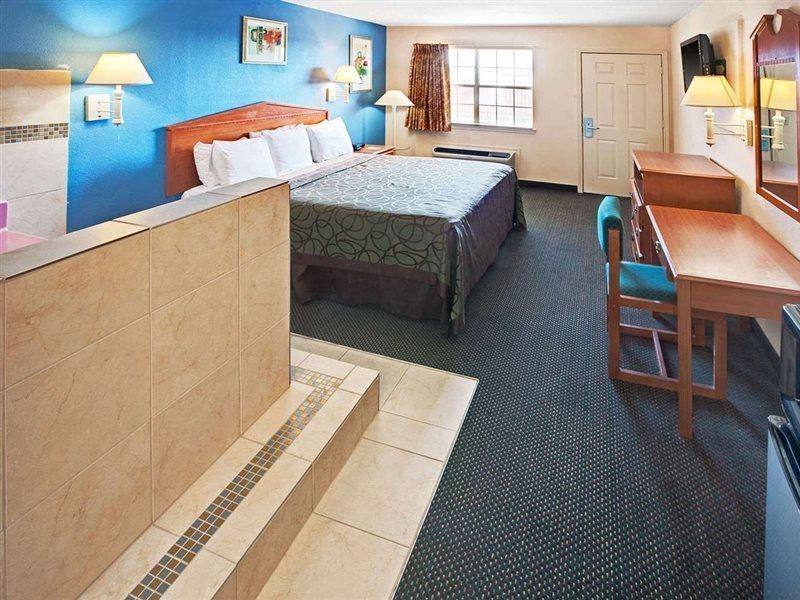 Super 8 By Wyndham Terrell Hotel Kültér fotó